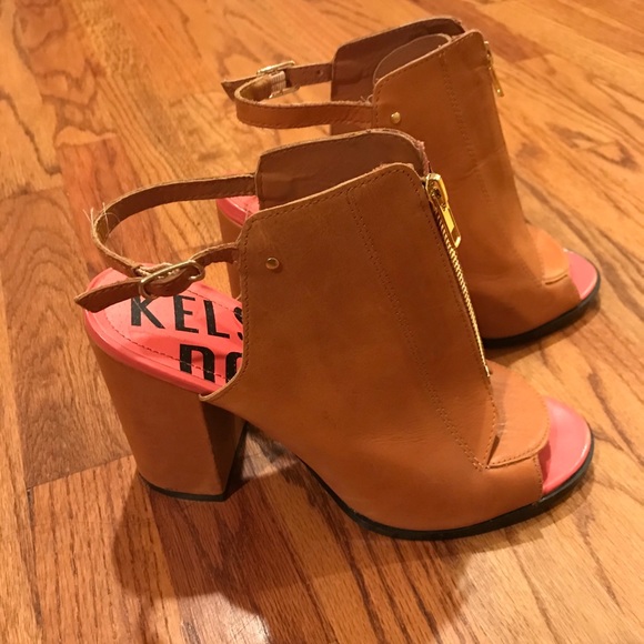 COPY - Kelsi Dagger Heels - Picture 3 of 3